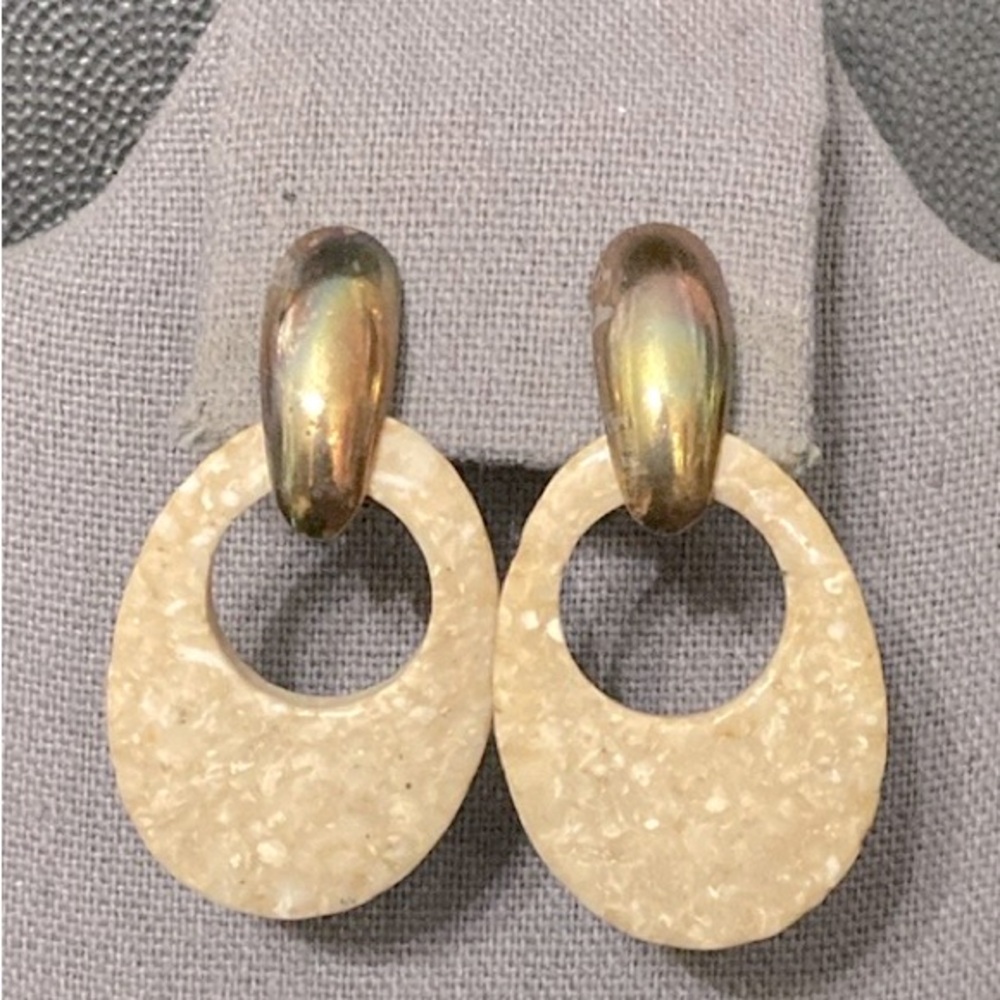 Vintage Acrylic Cream porcelain style & Gold Tone dangling Pierced earrings - Picture 1 of 7